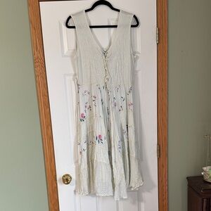 EUC Advance Apparels embroidered butterfly floral Cream Floral Midi Dress 1x